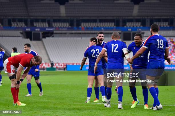 Arthur Vincent, Charles Ollivon, Gael Fickou, Virimi Vakatawa and Swan Rebbadj of France celebrate victory as Alun Wyn Jones of Wales reacts after...
