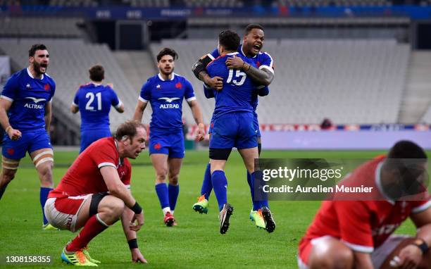 Brice Dulin of France celebrates scoring his sides 4th and winning try with Virimi Vakatawa as Alun Wyn Jones of Wales looks on dejected during the...