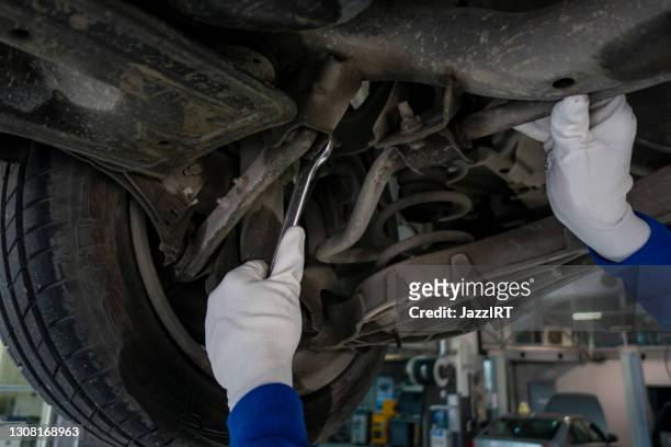 réparation automobil - car brake stock-fotos und bilder