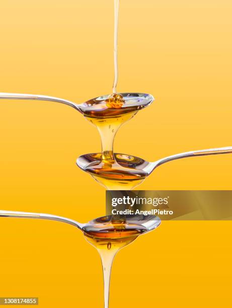 multiple cascade of honey - utensile di portata foto e immagini stock