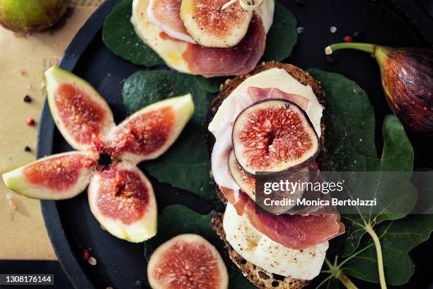 bruschetta with fig, mozzarella, and ham - fig ストックフォトと画像