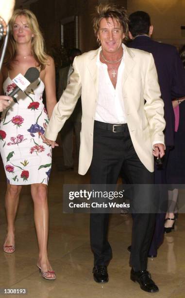Singer Rod Stewart and his girlfriend Penny Lancaster arrive September 16, 2000 at Amnesty International''s "The Enduring Spirit Awards" dinner and...