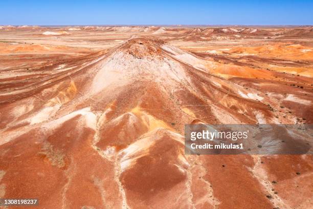 breakaways conservation park - coober pedy - opal mining stock pictures, royalty-free photos & images