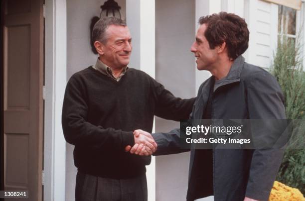 Actor Ben Stiller "Greg Focker" meets his girlfriend''s father Robert De Niro "Jack Byrnes" in Universal Pictures "Meet the Parents."