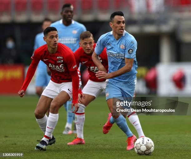 Eran Zahavi of PSV battles for the ball with Tijjani Reijnders and Jesper Karlsson of AZ Alkmaar during the Dutch Eredivisie match between AZ Alkmaar...