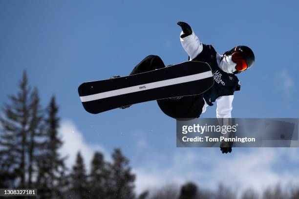 shaun white snowboarding