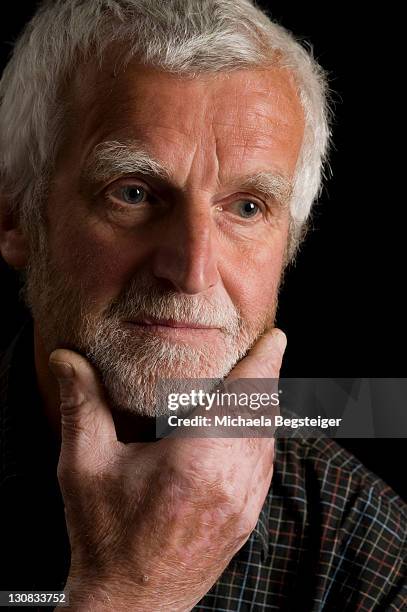 old man, older than 60 years, pensive, melancholic - 60 69 years foto e immagini stock