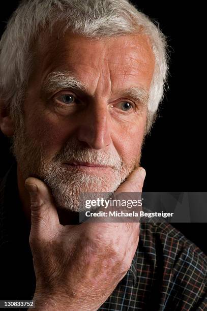 old man, older than 60 years, pensive, melancholic - 60 69 years imagens e fotografias de stock