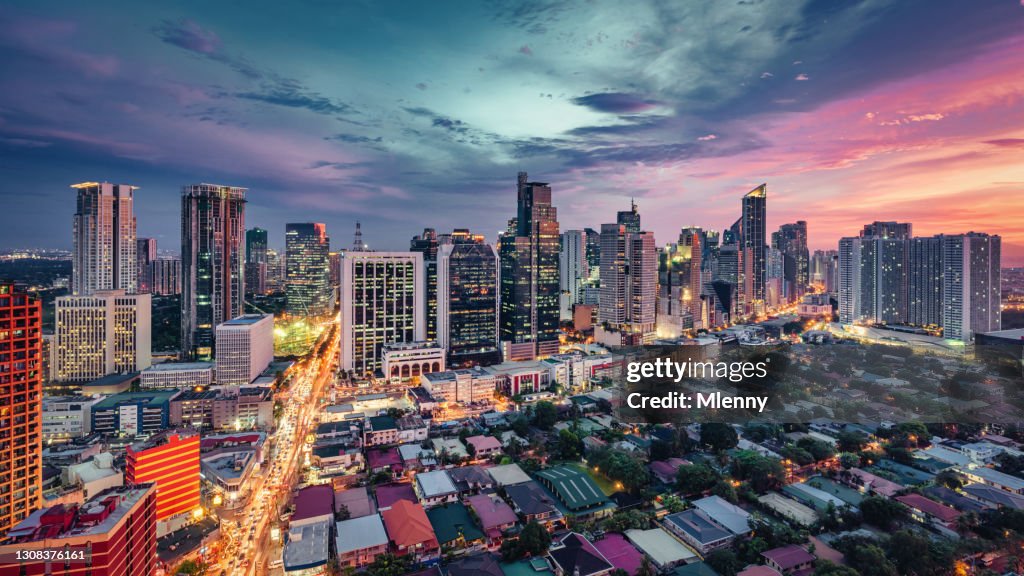 Manila Makati Cityscape på Sunset Panorama Filippinerna