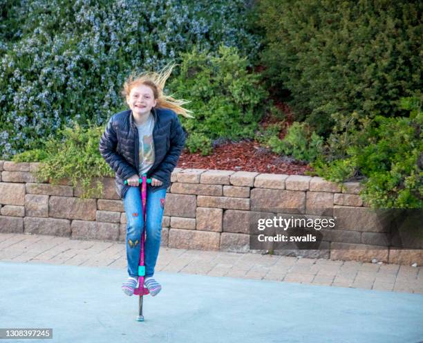 girl on pogo stick - pogo imagens e fotografias de stock