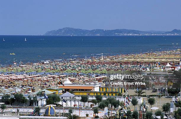 view of the beach and bagni (baths), rimini, emilia romagna, adriatic coast, italy, europe - rimini fotografías e imágenes de stock
