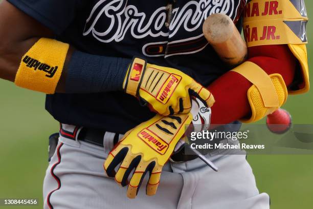 ronald acuna jr batting gloves