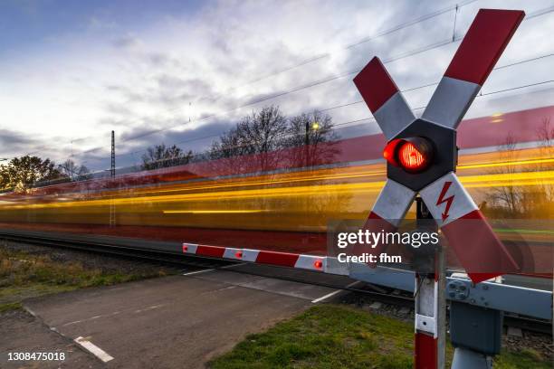 rail crossing with fast train - järnvägsövergång bildbanksfoton och bilder