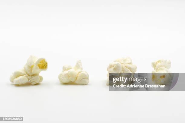 four pieces of popcorn - palomitas fotografías e imágenes de stock