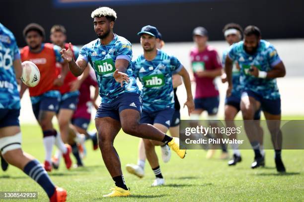 Hoskins Sotutu of the Blues passes during a Blues Super Rugby training session at Blues HQ on March 23, 2021 in Auckland, New Zealand.