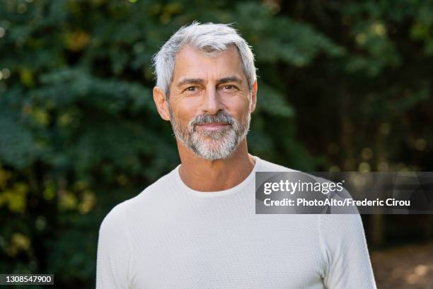 portrait of smiling mature man - bel homme 55 ans photos et images de collection