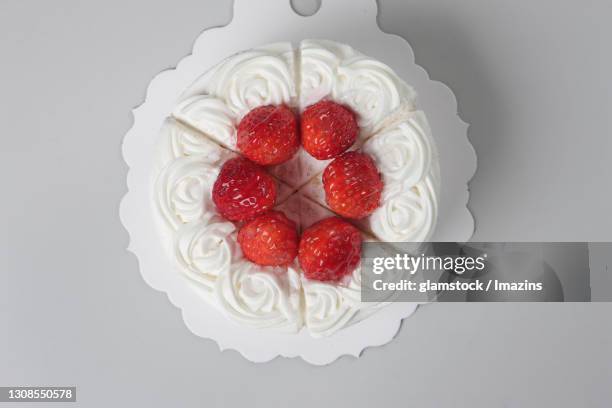 food, cake, strawberry cake, top angle, object - ショートケーキ ストックフォトと画像