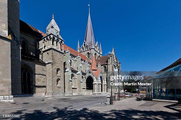 the cathedral of notre-dame, former episcopal church of the diocese of lausanne, now main protestant church of the city of lausanne, canton vaud, lake geneva, switzerland, europe - episcopalismo fotografías e imágenes de stock