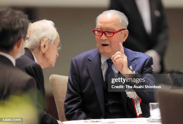 Editor-in-chief of the Yomiuri Shimbun Tsuneo Watanabe and former Yomiuri Giants head coach Shigeo Nagashima attend the team's pep rally on March 22,...