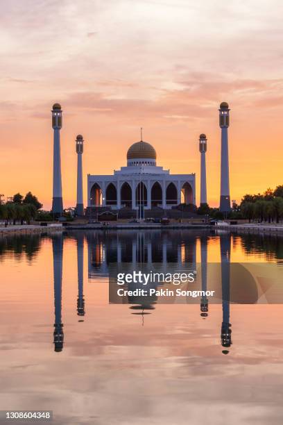 landscape of beautiful sunset sky at central mosque - floating mosque bildbanksfoton och bilder