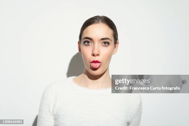 beautiful woman sticking out tongue - olhos-verdes imagens e fotografias de stock
