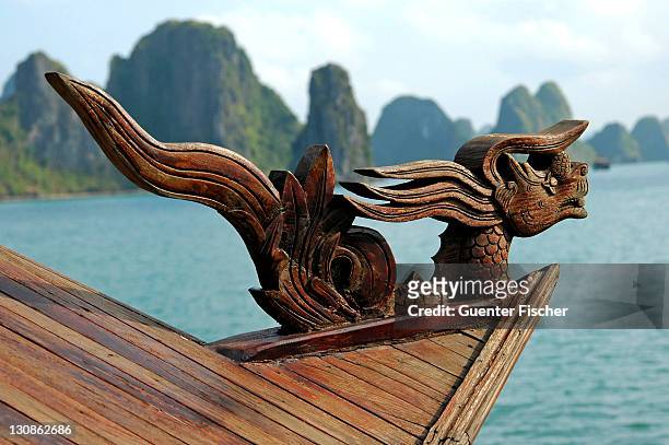 figurehead of a traditional vietnamese junk boat, halong bay, vietnam - figurehead fotografías e imágenes de stock