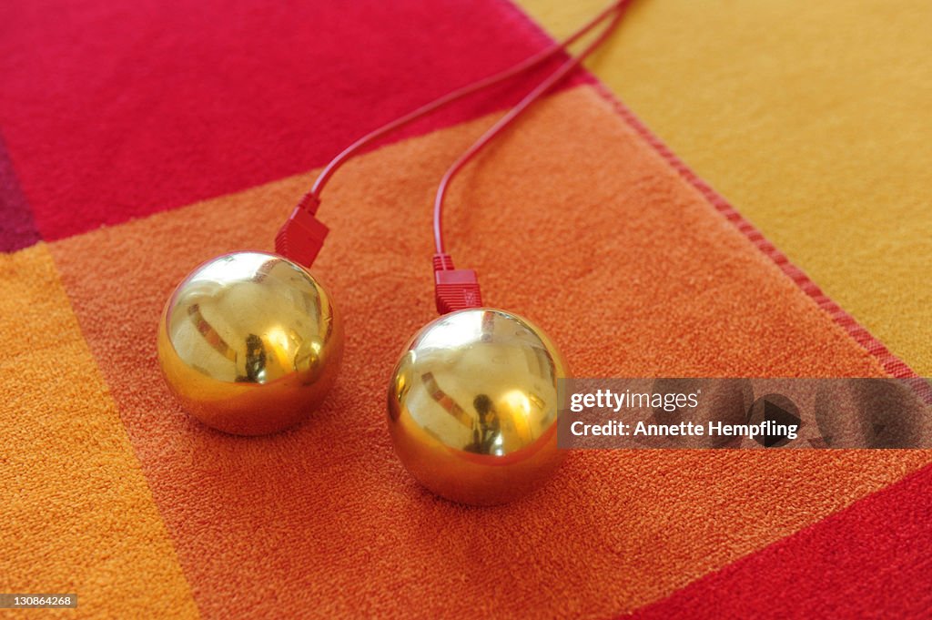 Balls for bioresonance therapy