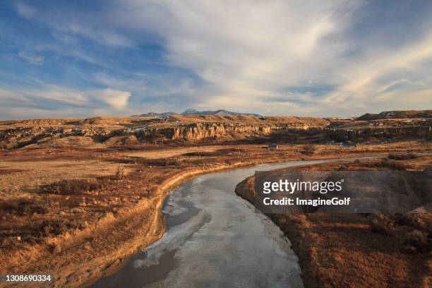 incredible view at writing-on-stone provincial park in alberta canada - alberta badlands stock pictures, royalty-free photos & images