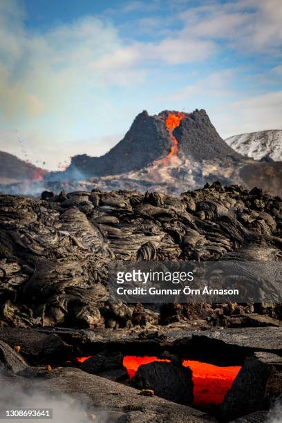iceland-volcano-eruption - gunnar örn árnason stock pictures, royalty-free photos & images