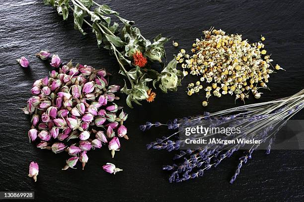dried flowers, lavender (lavandula angustifolia), safflower (carthamus), rose buds (rosa) and chamomile (matricaria chamomilla) on a slate - rosa violette parfumee photos et images de collection