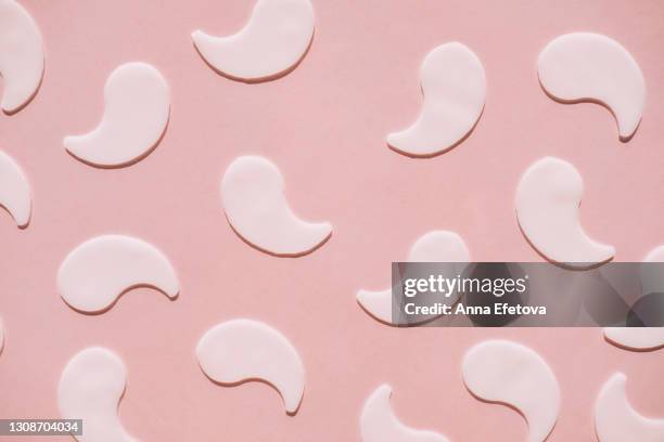 set of eye patches on pink background. trendy products of the year. health and wellness concept - démaquillant photos et images de collection