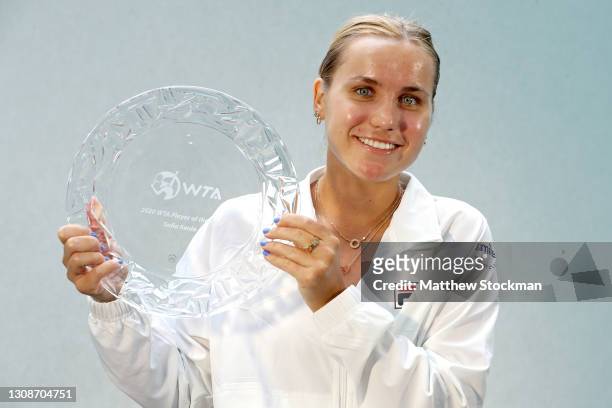 Sofia Kenin poses with her 2020 WTA Player of the Year award during the Miami Open at Hard Rock Stadium on March 23, 2021 in Miami Gardens, Florida.