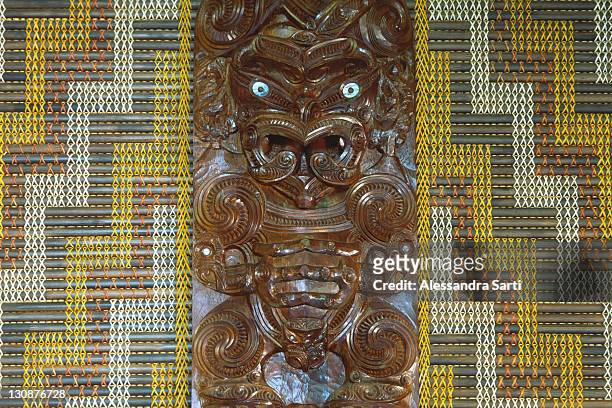 maori carving, tongariro national park, north island, new zealand - maori carving stock pictures, royalty-free photos & images