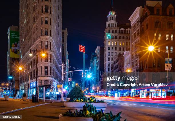 the flatiron district at night - union square new york city stock pictures, royalty-free photos & images