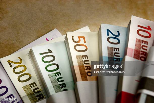 bundle of money - bundle stock-fotos und bilder