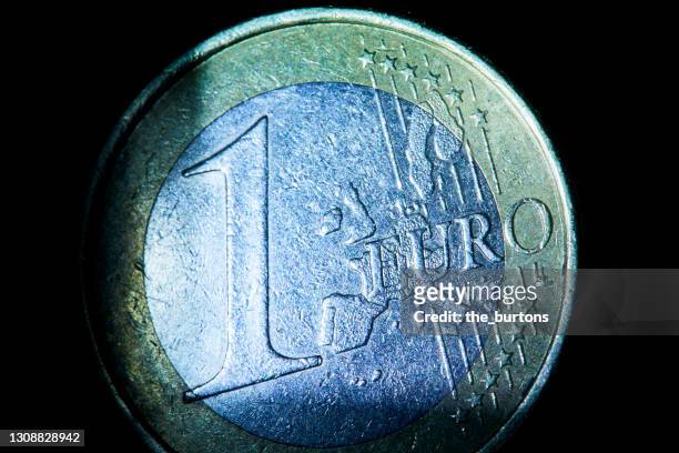 close-up of one euro coin on black background - 1 euro stock-fotos und bilder