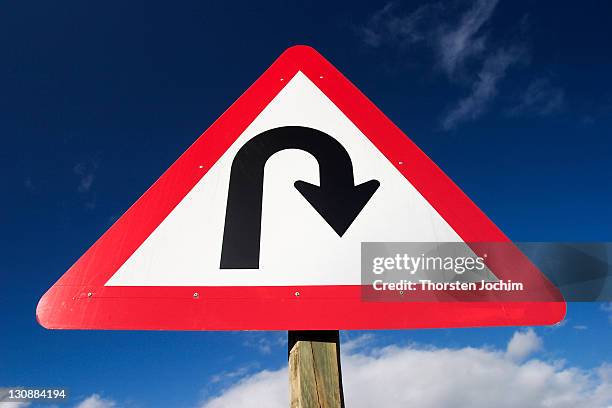Sharp Turn Transition Sharp Turn Sign Fotografías e imágenes de stock - Getty Images