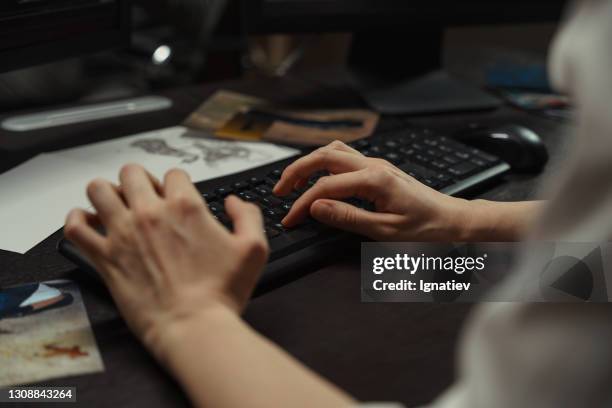 Fbi Typing At Computer Fbi Special Agents Photos and Premium High Res Pictures - Getty Images