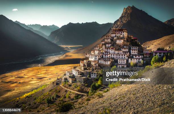 key monastery at sunset from high altitude - himachal pradesh fotografías e imágenes de stock