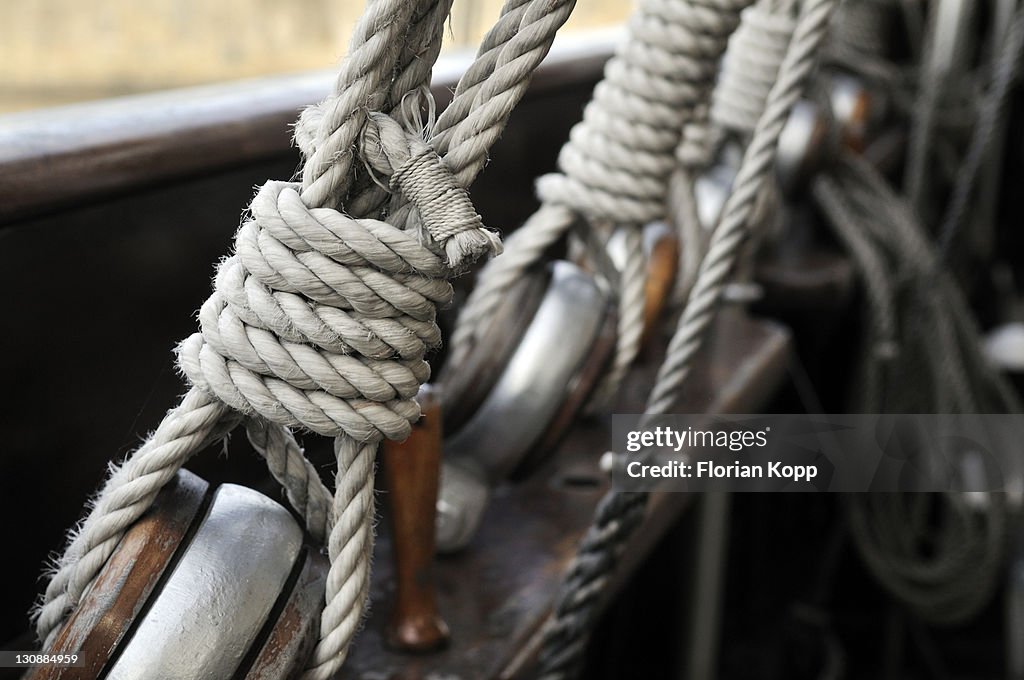 Sailing vessel rigging