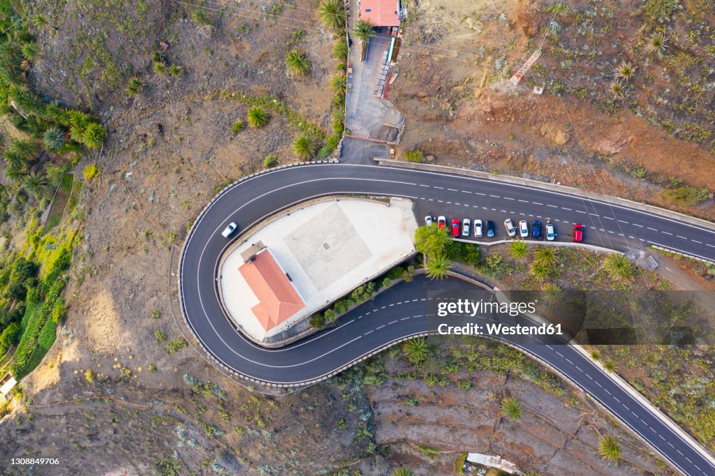 Spain, Valle Gran Rey, Drone view of highway winding around Kirche San Antonio