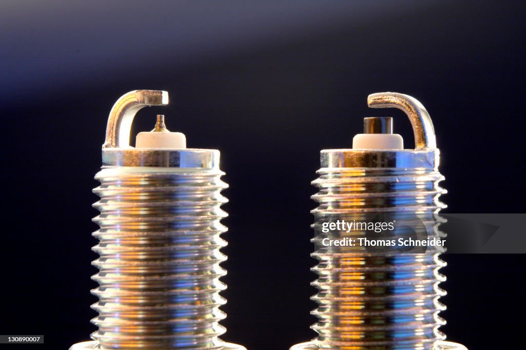 Comparison of iridium spark plug and standard spark plug