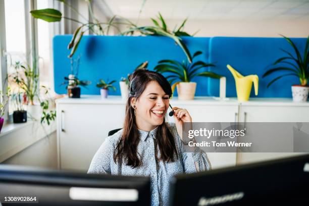 office worker talking using headset while working - call for help fotografías e imágenes de stock