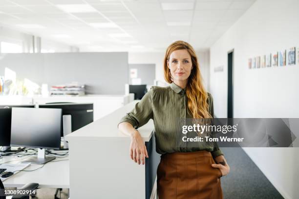 portrait of business owner in offices - leaning stock-fotos und bilder