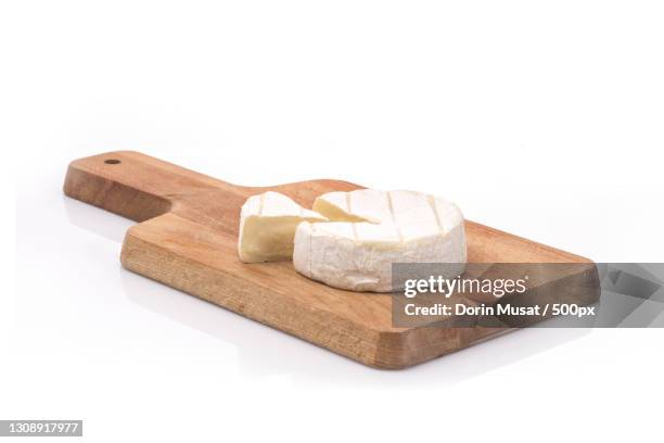 close-up of food on cutting board against white background - ブリーチーズ ストックフォトと画像