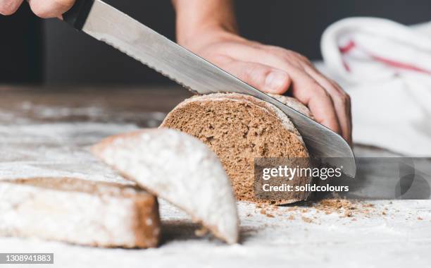 frau schneidet brot - bread knife stock-fotos und bilder