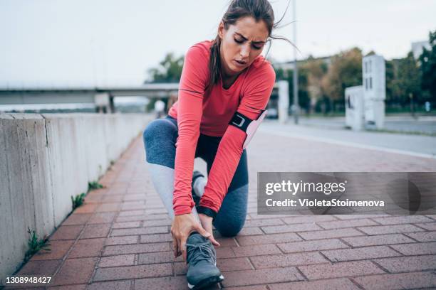 sportblessure - enkel stockfoto's en -beelden