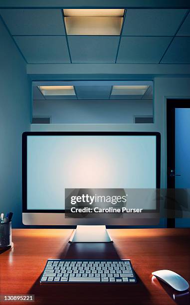 blank computer screen on a desk in an office - office front desk stock-fotos und bilder