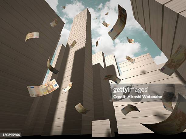 Flying Bank Note Fotografías e imágenes de stock - Getty Images