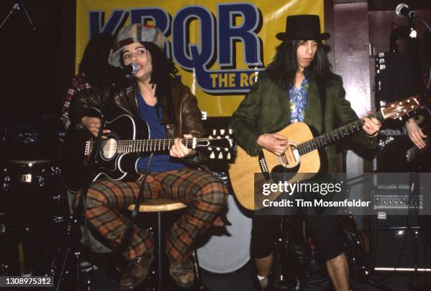 Linda Perry and Roger Rocha of 4 Non-Blondes perform during a Pre-Bay Area Music Awards party on March 4, 1993 in San Francisco, California.